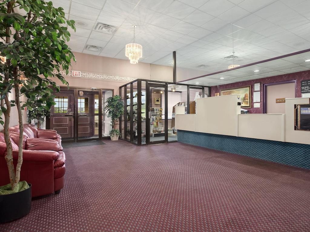 Blue Bird Hotel Melfort Екстер'єр фото