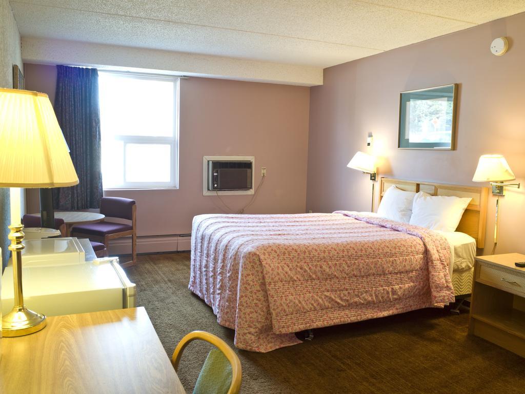 Blue Bird Hotel Melfort Номер фото
